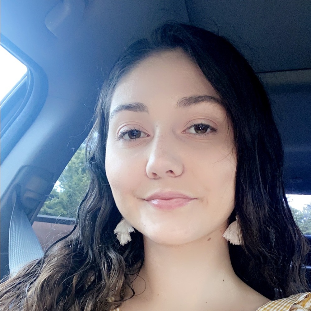 Meet your Posher, Caitlin